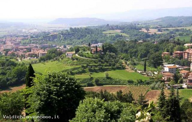 Tour the shadow of Mount Cetona